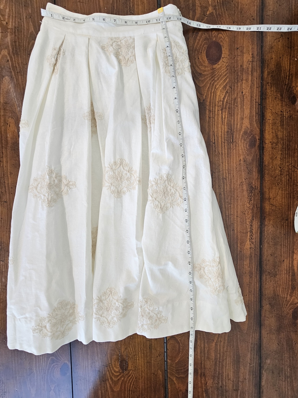 Cream Lined Midi Skirt w/Beige Embroidered Medallions Vintage Womens Sz XS NWT - Picture 9 of 11